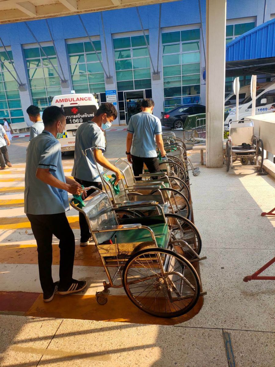 กิจกรรมทำความสะอาด 5ส ทำความสะอาดพื้นที่บริเวณจุดบริการ และทำความสะอาดรถเข็น เพื่อเตรียมความพร้อมก่อนให้บริการผู้ป่วย